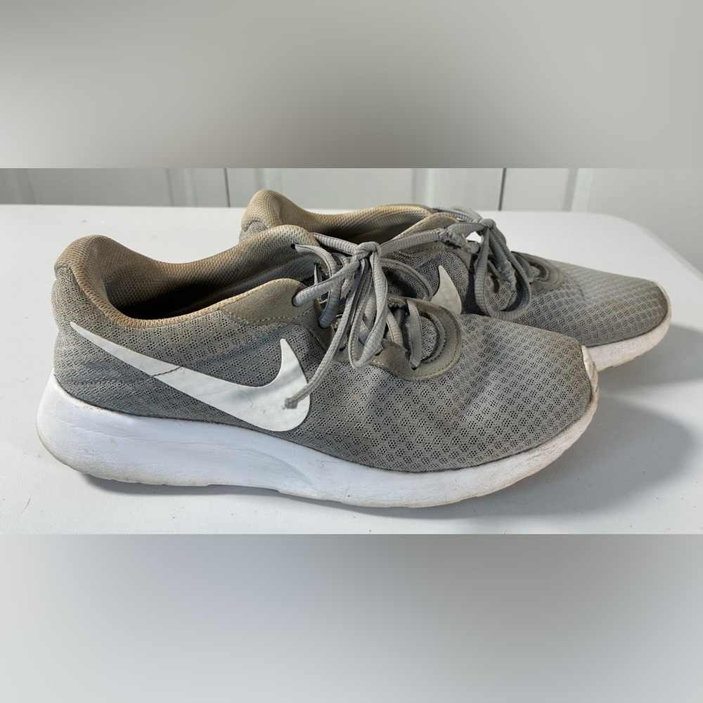 Nike Tanjun Wolf Grey/White Women's Running Shoes